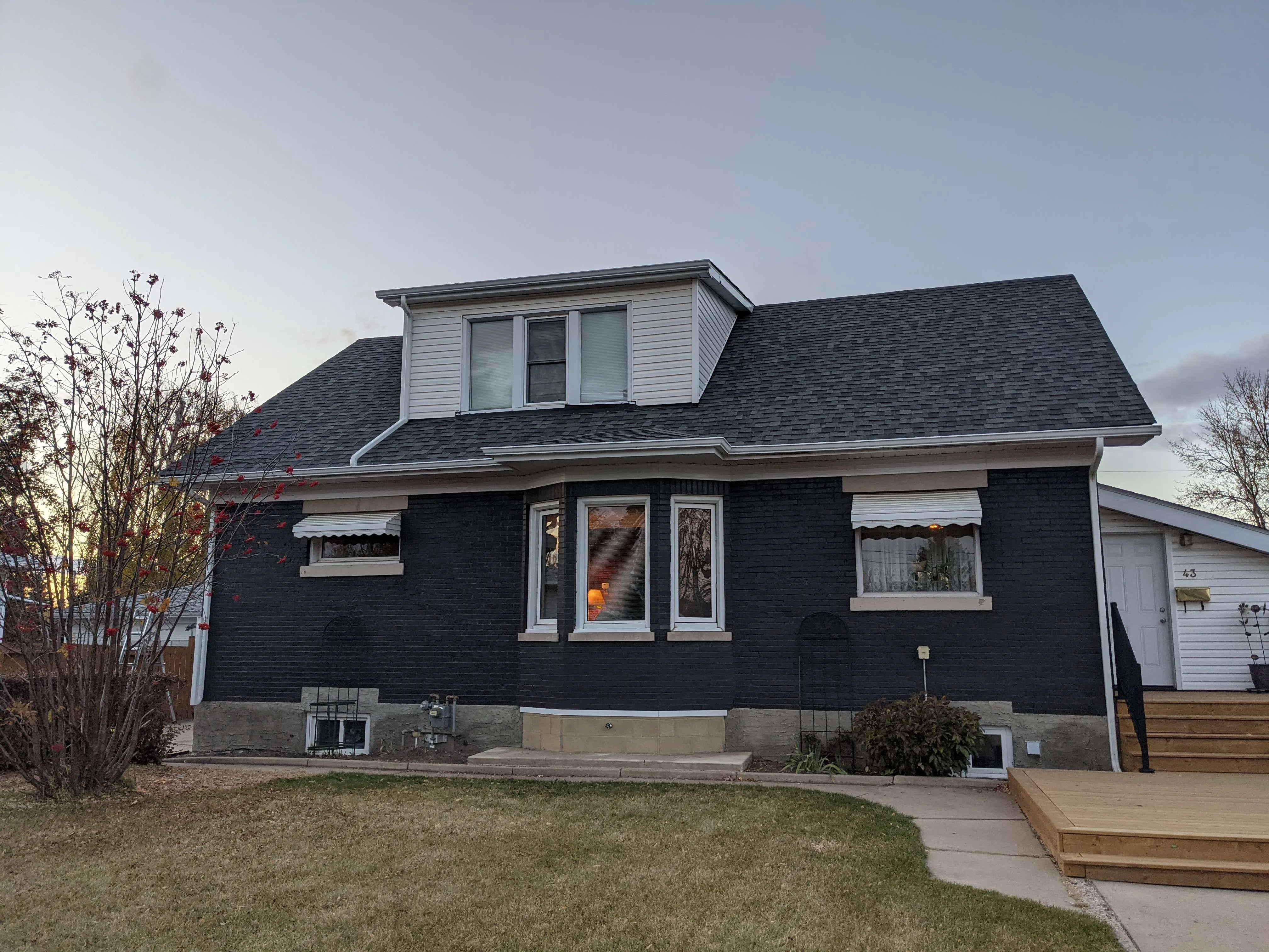 ACR Construction completed residential home with modern exterior finish